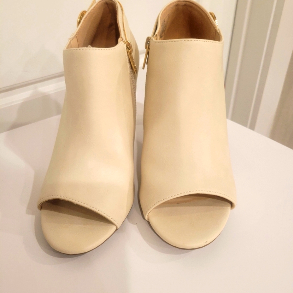 JONES NEW YORK PEPITO CREAM PEEP TOE ANKLE BOOTIES SIZE 8 - Picture 2 of 10